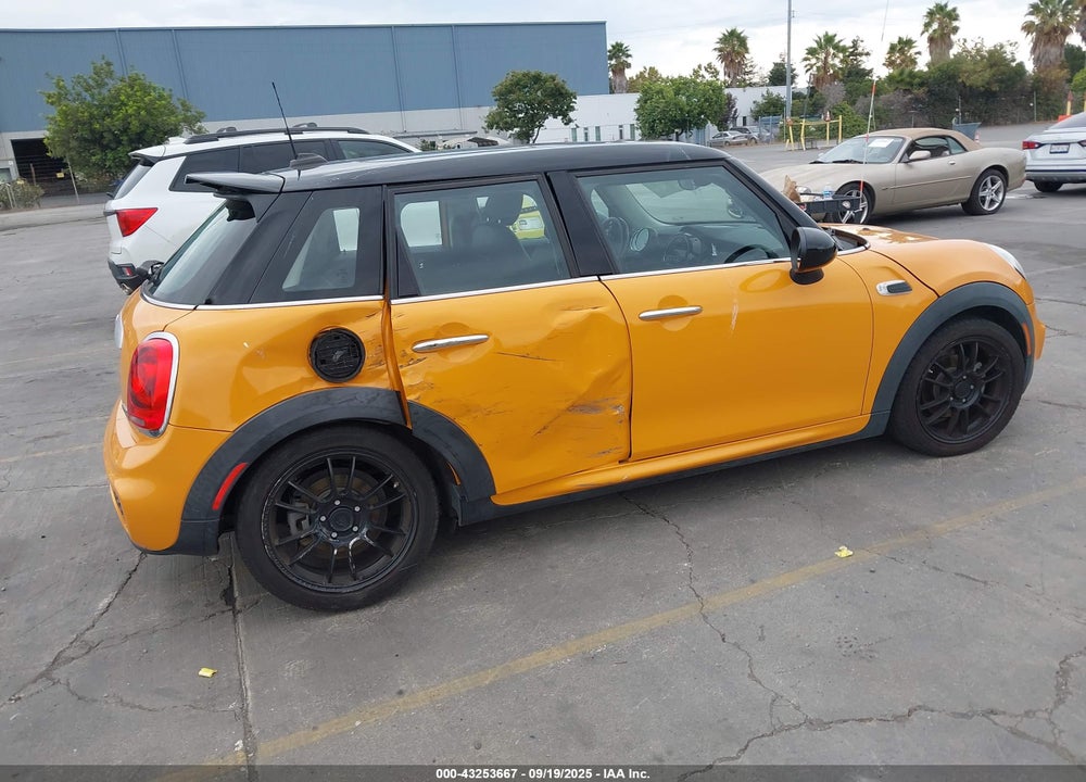 2015 MINI HARDTOP COOPER VIN: WMWXS5C52FT828732