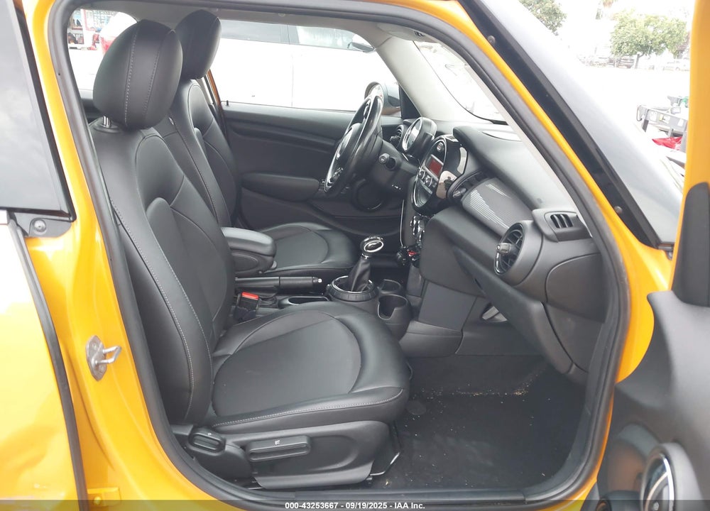 2015 MINI HARDTOP COOPER VIN: WMWXS5C52FT828732