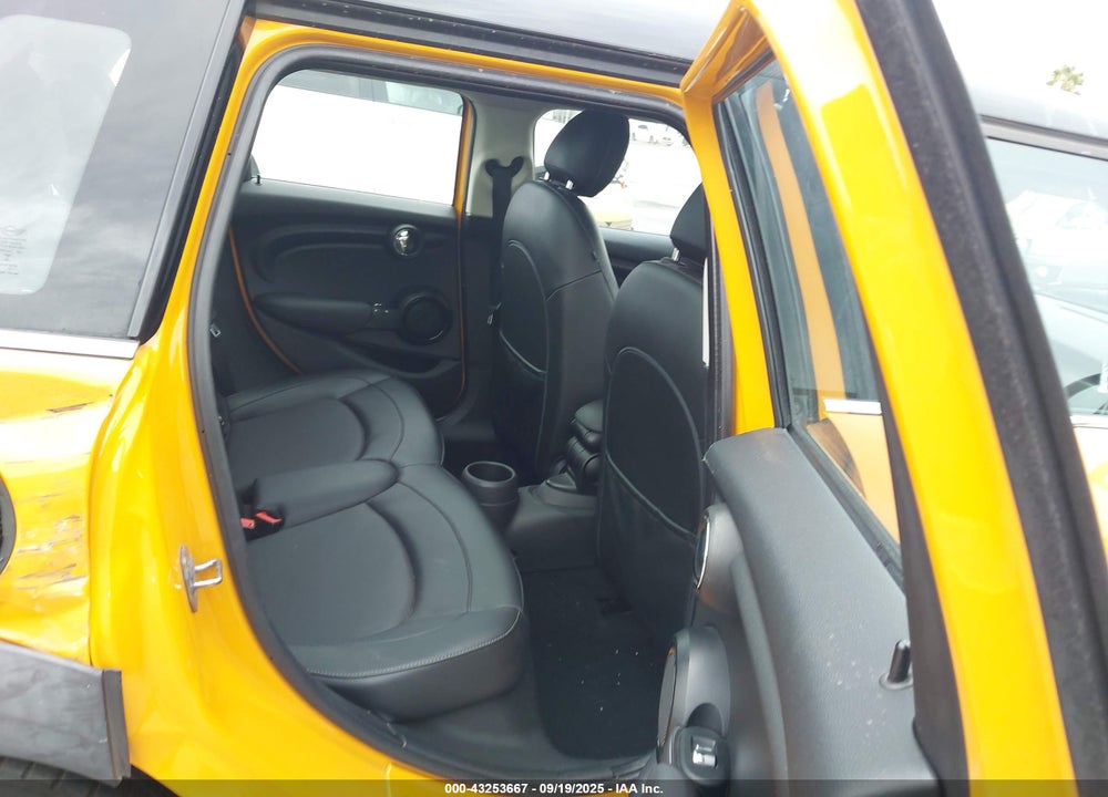 2015 MINI HARDTOP COOPER VIN: WMWXS5C52FT828732
