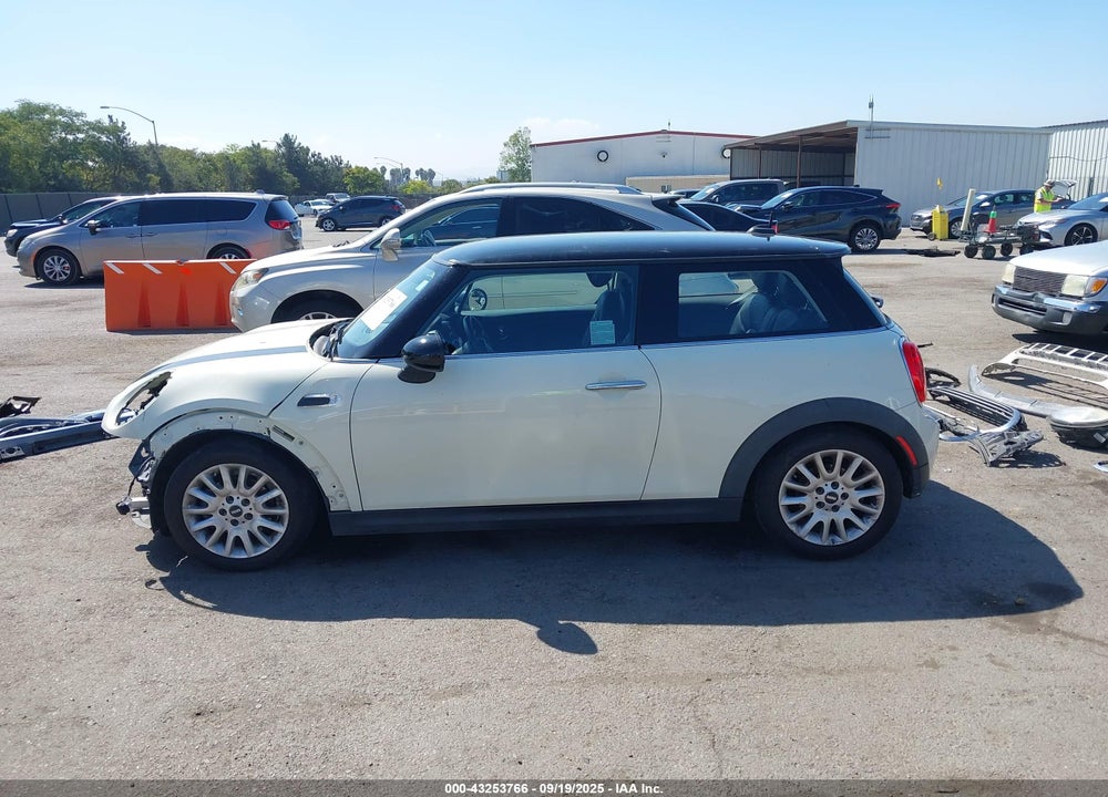 2015 MINI HARDTOP COOPER VIN: WMWXM5C52FT939095