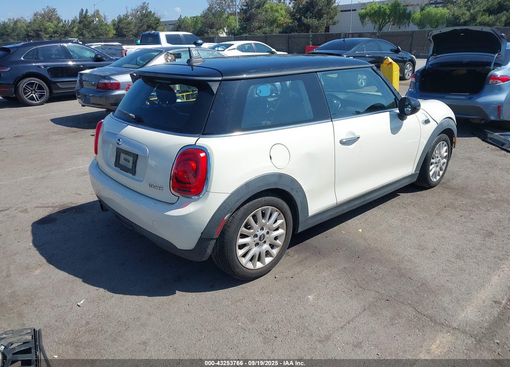 2015 MINI HARDTOP COOPER VIN: WMWXM5C52FT939095