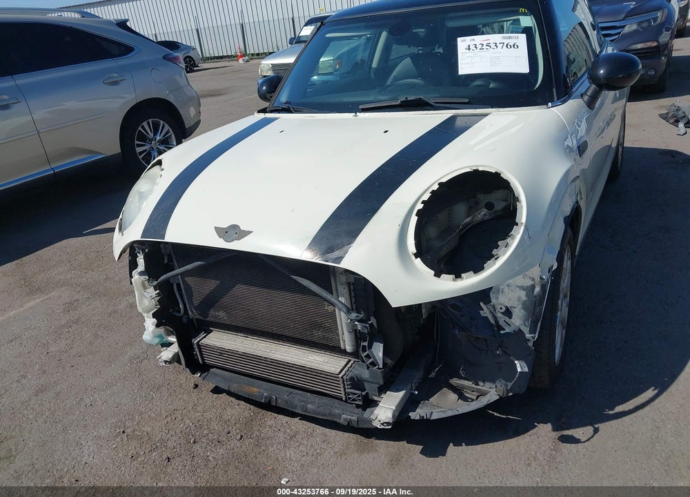 2015 MINI HARDTOP COOPER VIN: WMWXM5C52FT939095