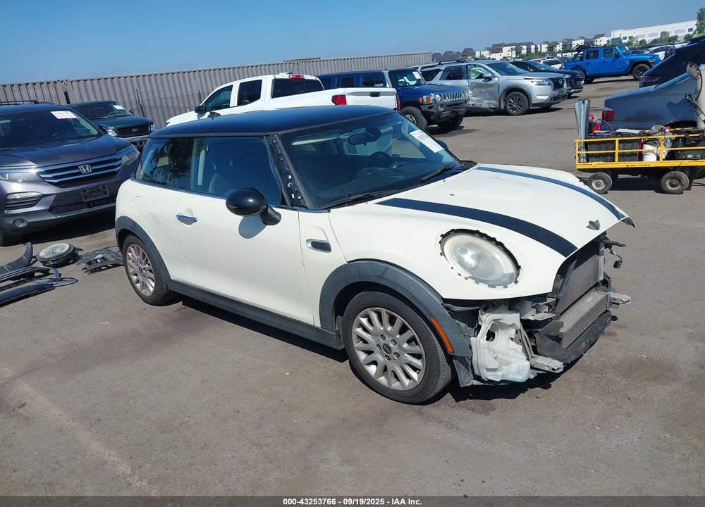 2015 MINI HARDTOP COOPER VIN: WMWXM5C52FT939095