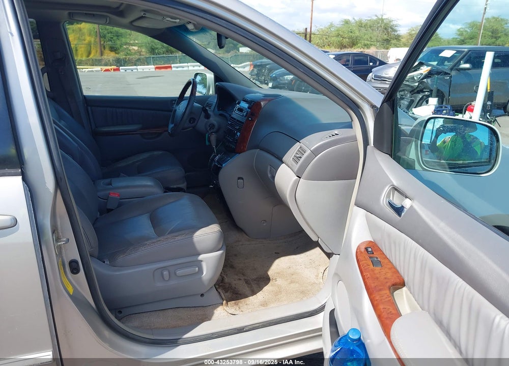 2005 TOYOTA SIENNA XLE VIN: 5TDZA22CX5S258800