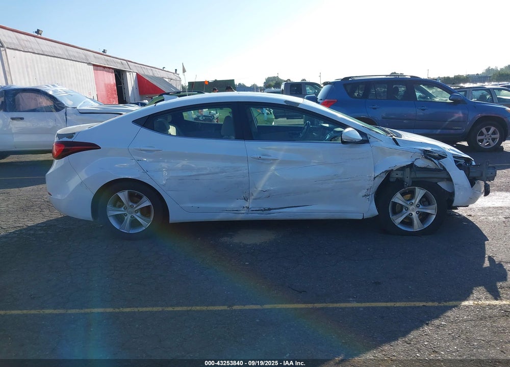 2016 HYUNDAI ELANTRA VIN: 5NPDH4AE8GH785134
