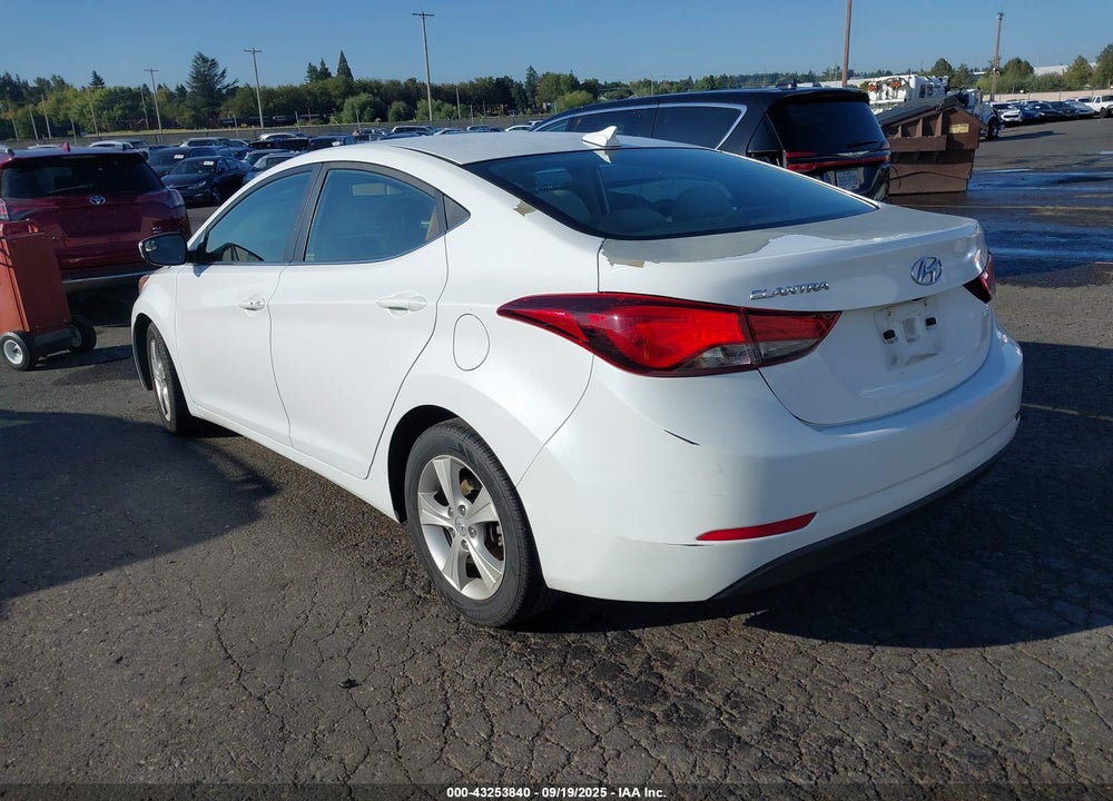 2016 HYUNDAI ELANTRA VIN: 5NPDH4AE8GH785134