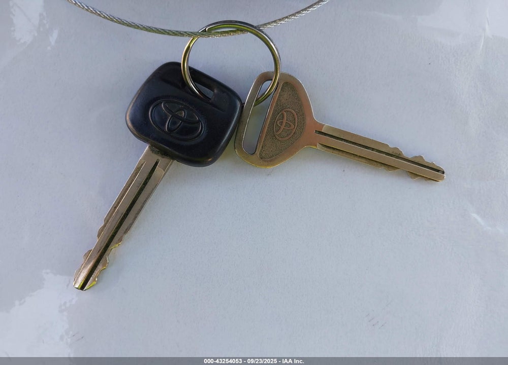 2002 TOYOTA CAMRY LE VIN: JTDBE32KX20079397