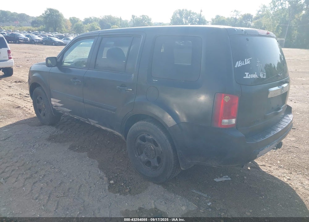 2011 HONDA PILOT LX VIN: 5FNYF3H20BB013523