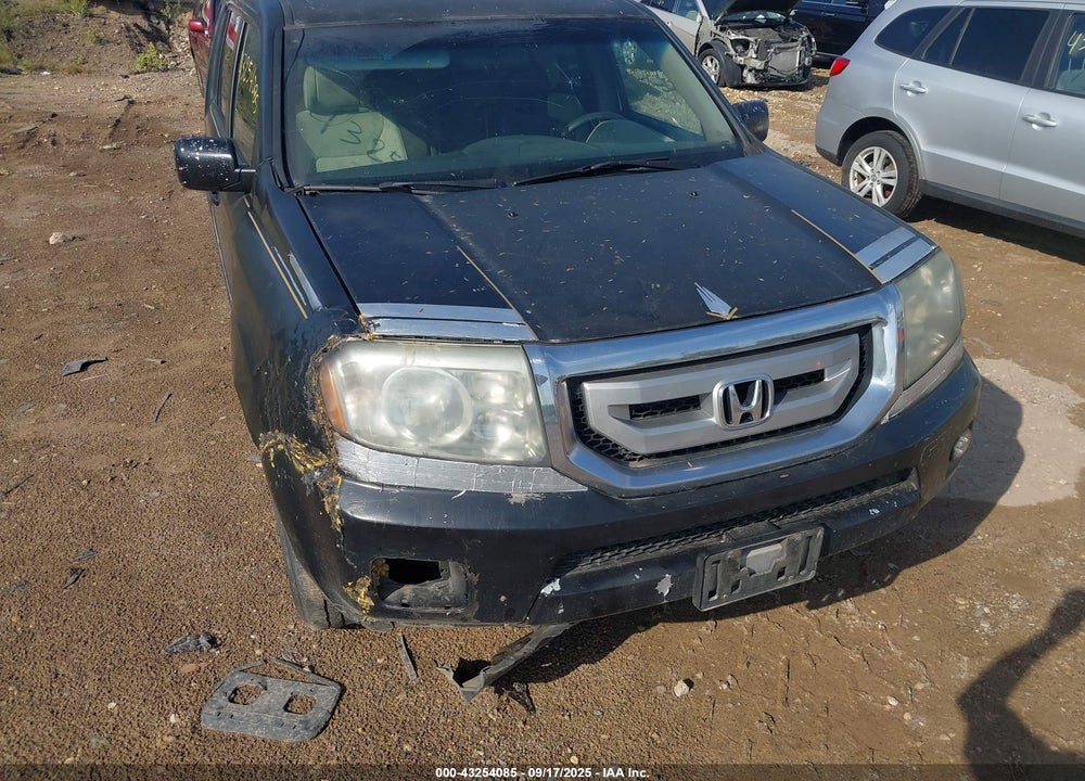 2011 HONDA PILOT LX VIN: 5FNYF3H20BB013523