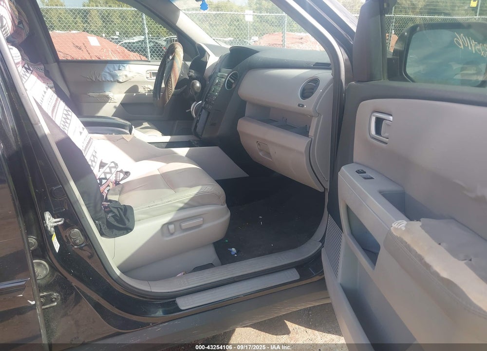 2010 HONDA PILOT EX-L VIN: 5FNYF4H51AB037960