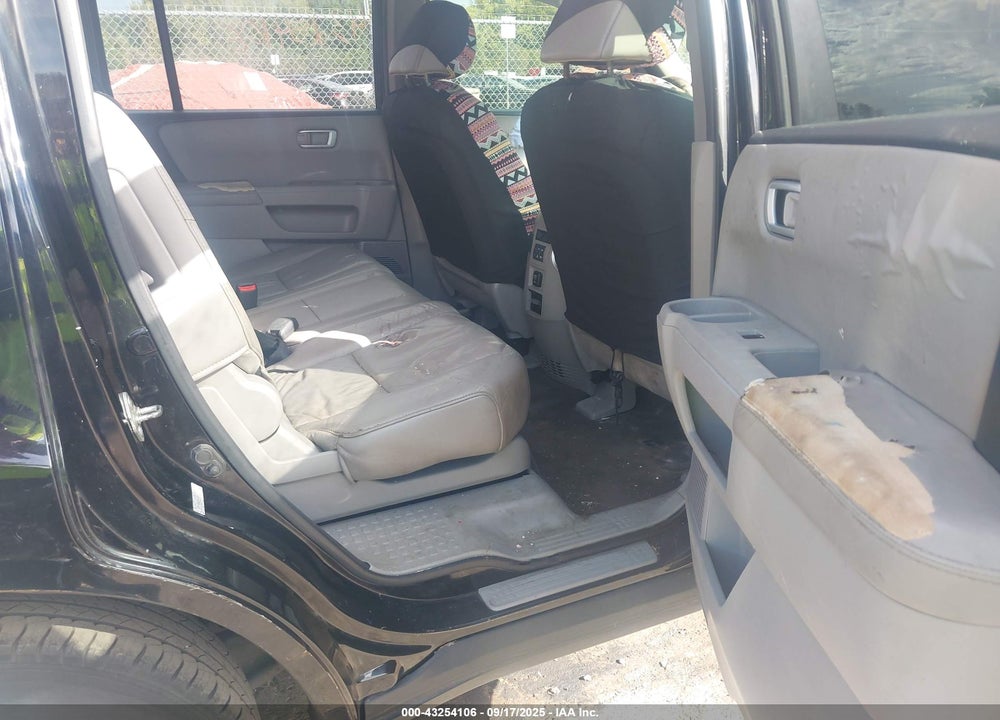 2010 HONDA PILOT EX-L VIN: 5FNYF4H51AB037960