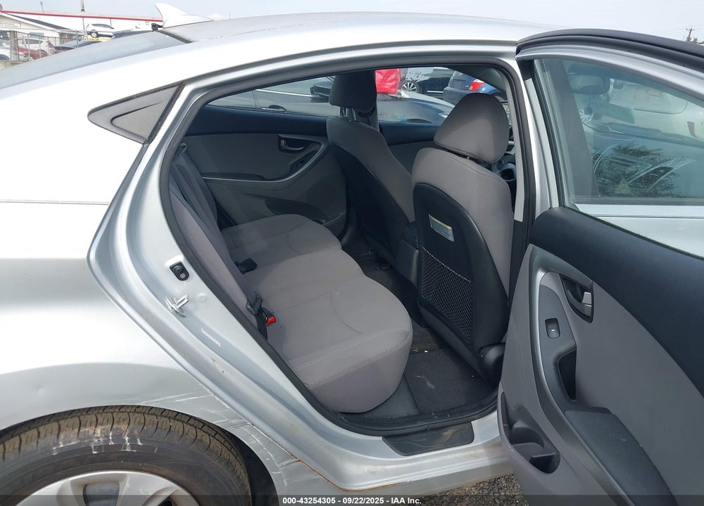 2016 HYUNDAI ELANTRA VIN: KMHDH4AE7GU483741