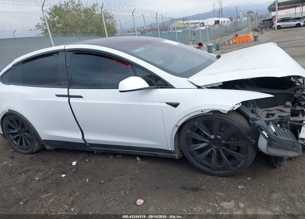 2022 TESLA MODEL X VIN: 7SAXCBE61NF344883