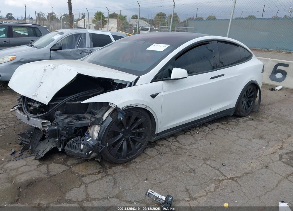 2022 TESLA MODEL X VIN: 7SAXCBE61NF344883