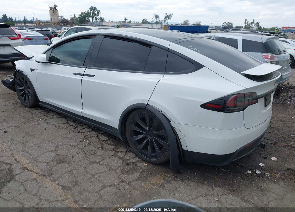 2022 TESLA MODEL X VIN: 7SAXCBE61NF344883