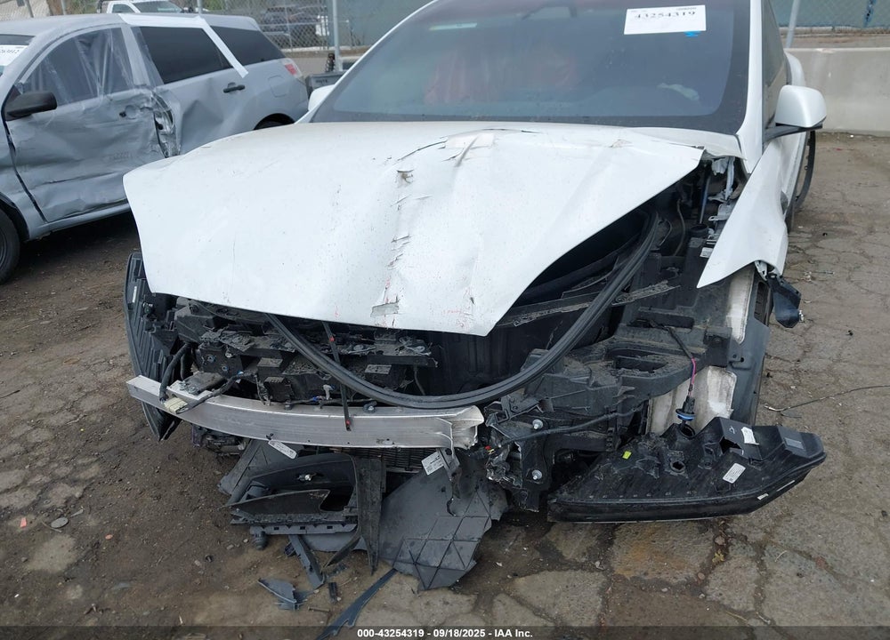 2022 TESLA MODEL X VIN: 7SAXCBE61NF344883