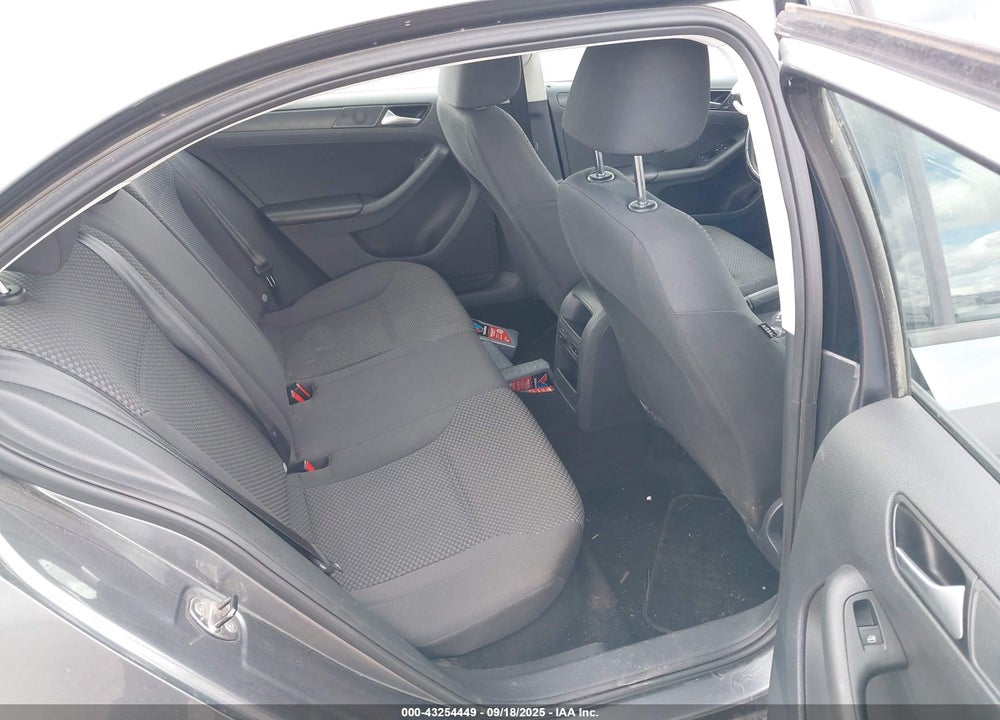 2014 VOLKSWAGEN JETTA VIN: 3VW2K7AJ9EM221424