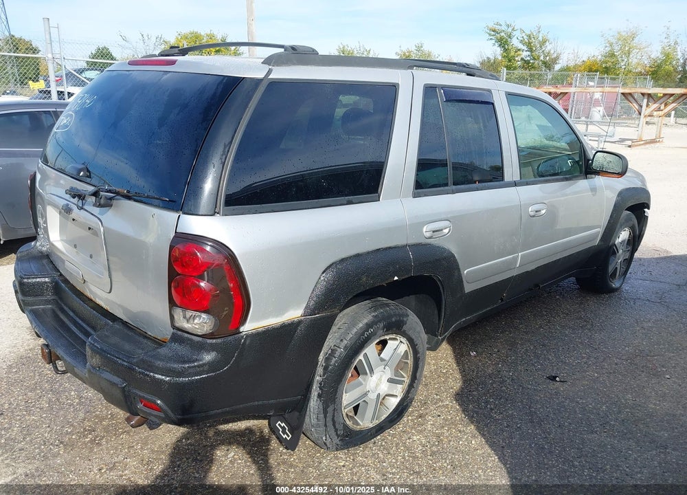2005 CHEVROLET TRAILBLAZER LT VIN: 1GNDT13S452378840