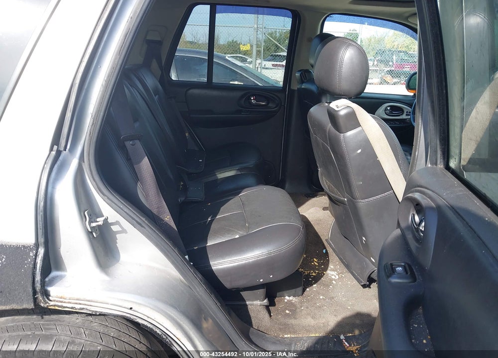 2005 CHEVROLET TRAILBLAZER LT VIN: 1GNDT13S452378840