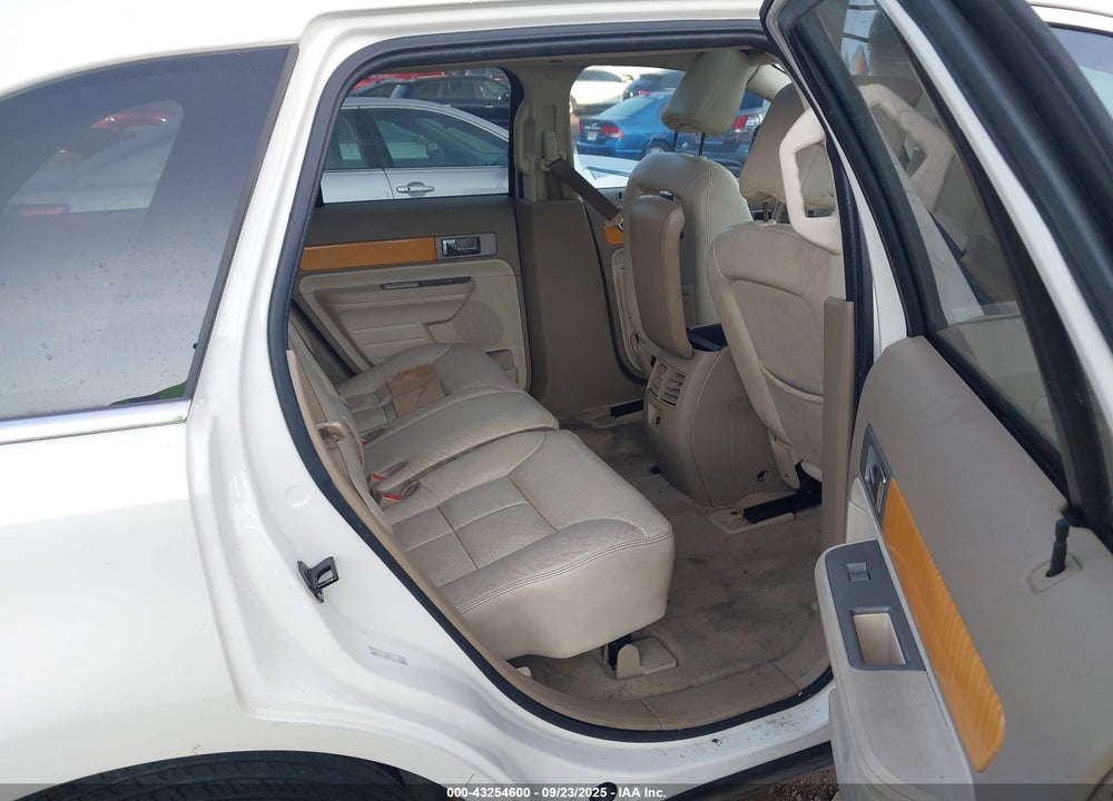 2007 LINCOLN MKX VIN: 2LMDU68C17BJ27324