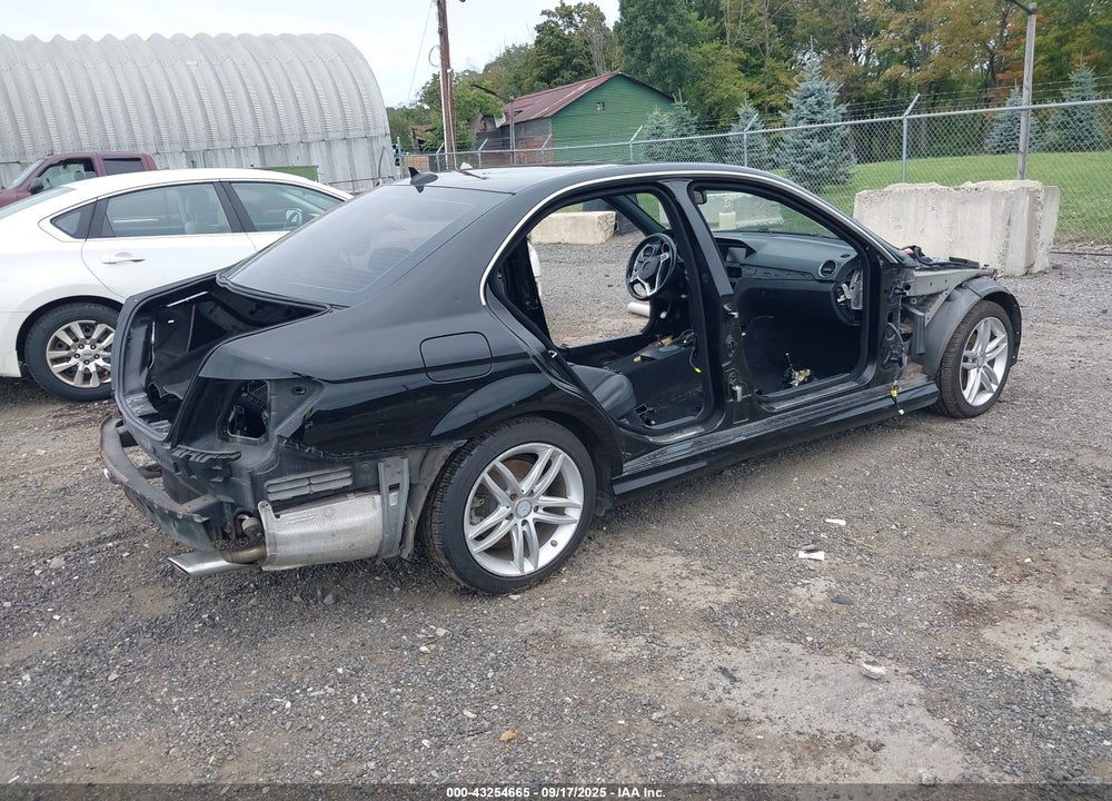 2012 MERCEDES-BENZ C CLASS VIN: WDDGF8BB0CR206869