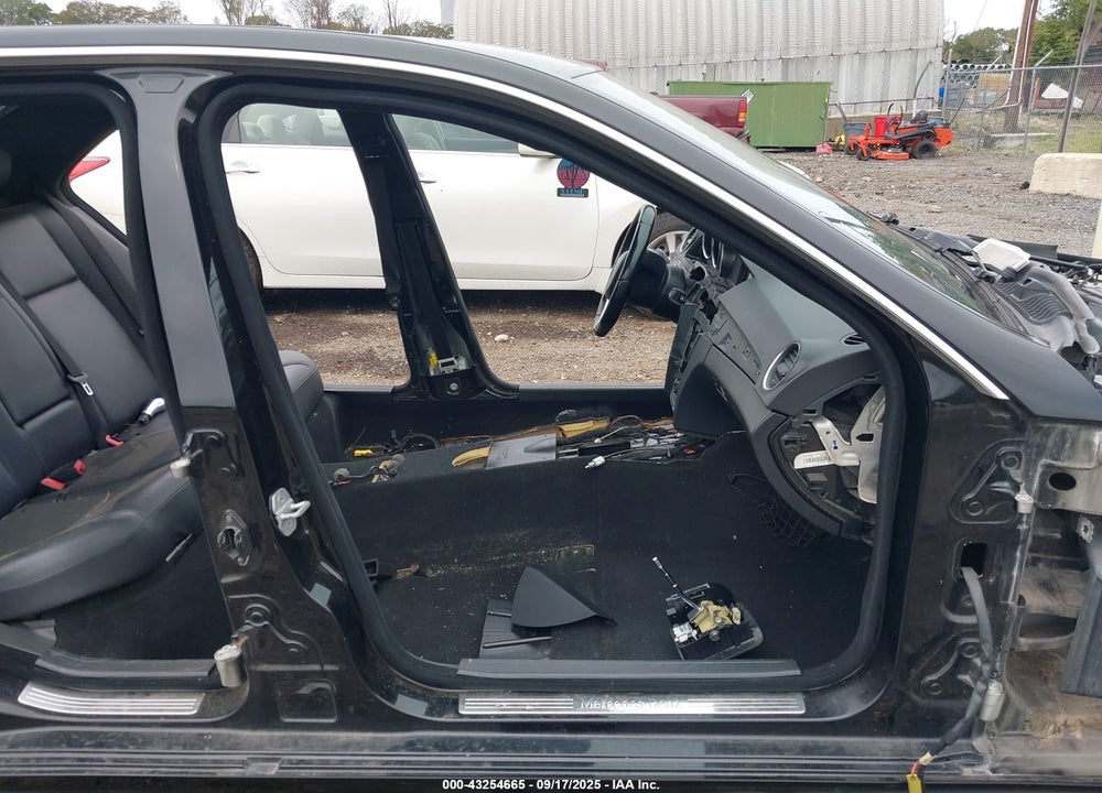 2012 MERCEDES-BENZ C CLASS VIN: WDDGF8BB0CR206869
