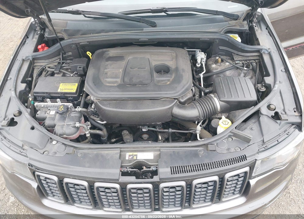 2020 JEEP GRAND CHEROKEE VIN: 1C4RJFLG0LC135630