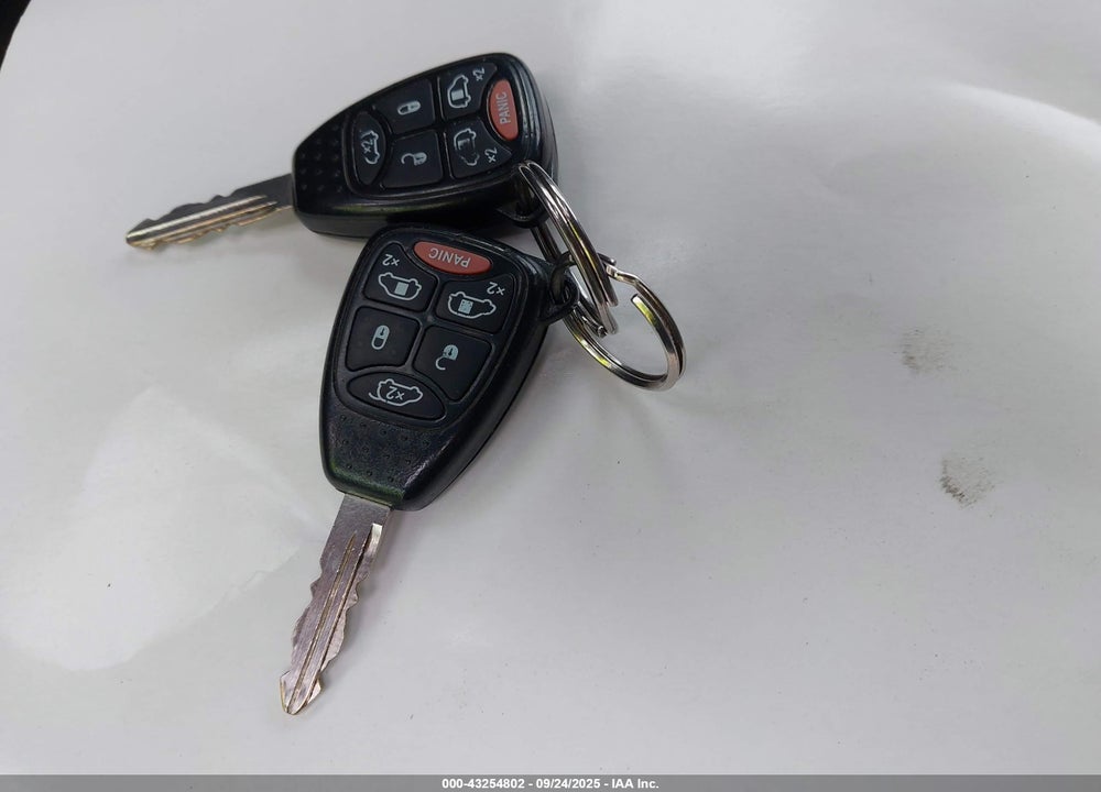 2005 CHRYSLER TOWN & COUNTRY LIMITED VIN: 2C8GP64L15R365820