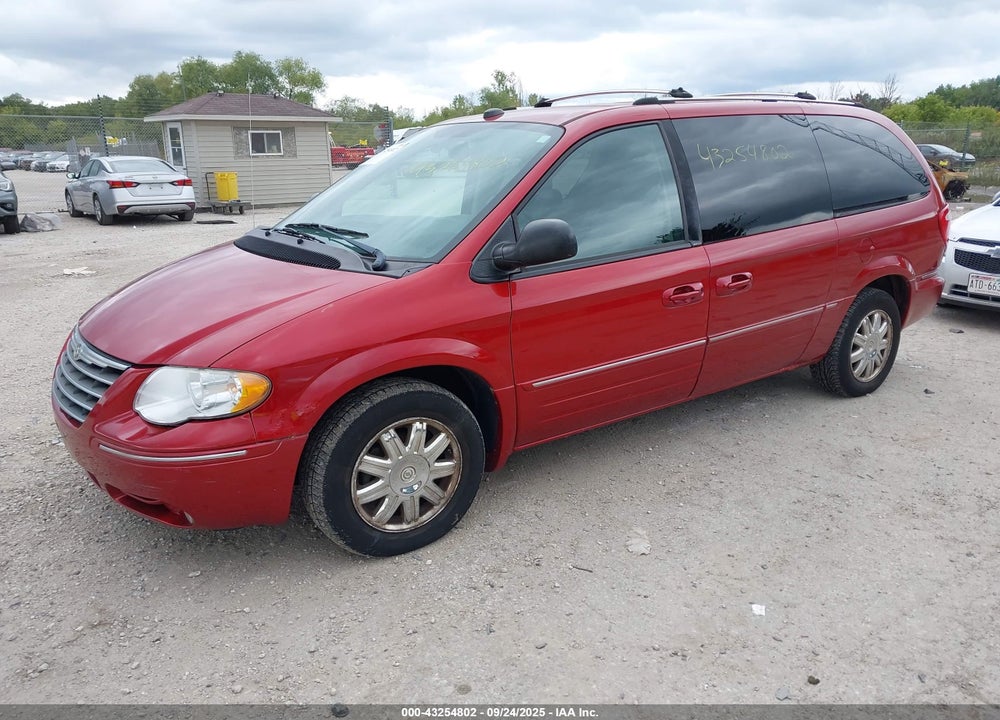 2005 CHRYSLER TOWN & COUNTRY LIMITED VIN: 2C8GP64L15R365820
