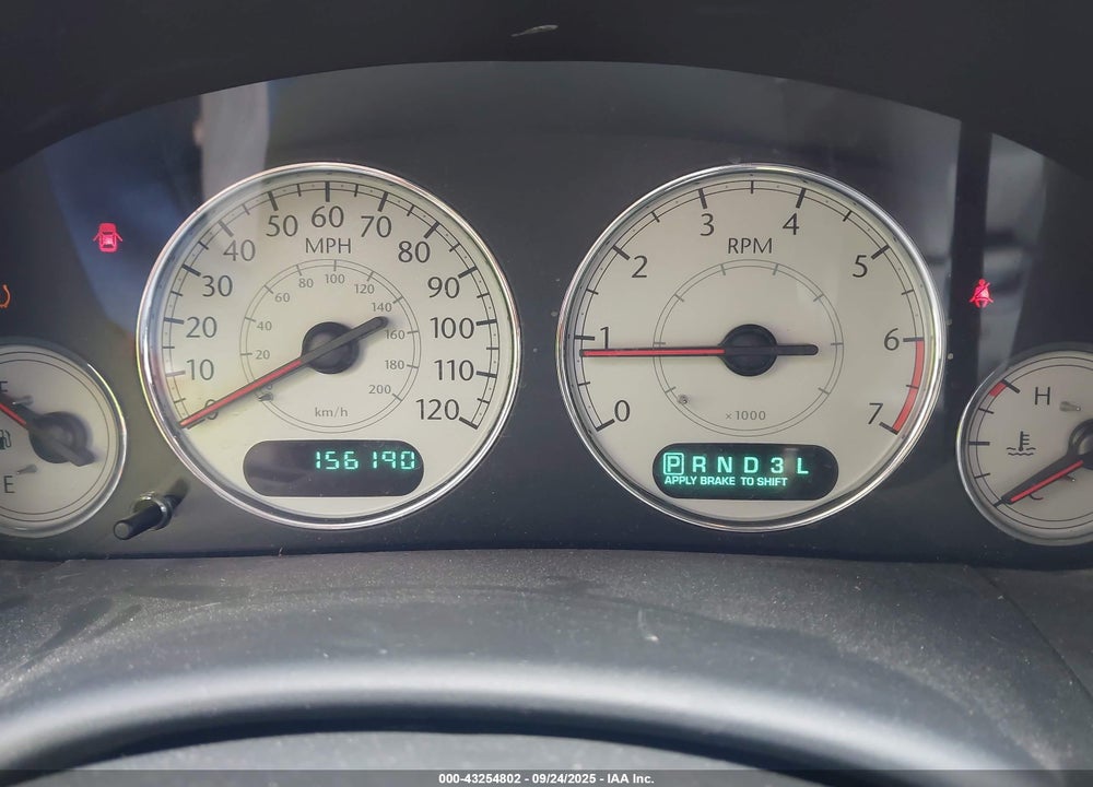 2005 CHRYSLER TOWN & COUNTRY LIMITED VIN: 2C8GP64L15R365820
