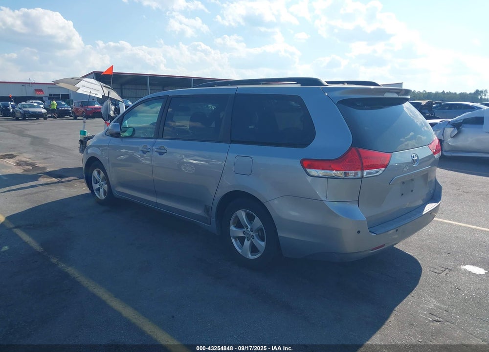 2011 TOYOTA SIENNA LE V6 VIN: 5TDKK3DC7BS105983