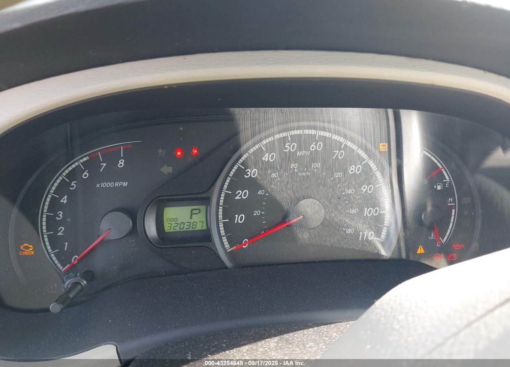 2011 TOYOTA SIENNA LE V6 VIN: 5TDKK3DC7BS105983