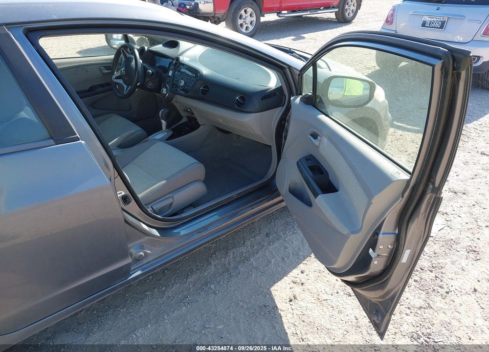 2013 HONDA INSIGHT VIN: JHMZE2H74DS002252