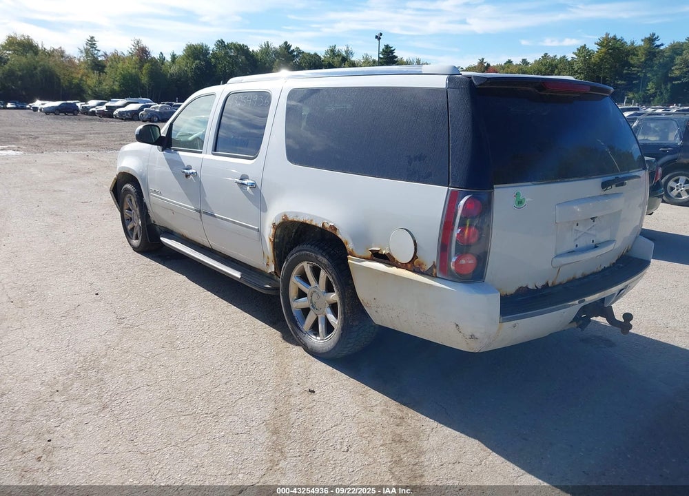 2011 GMC YUKON XL 1500 DENALI VIN: 1GKS2MEF6BR232953