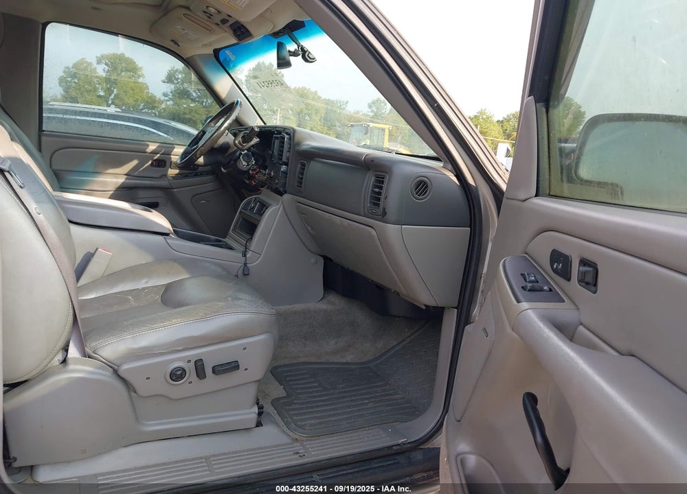 2004 CHEVROLET TAHOE LT VIN: 1GNEC13Z74R269781