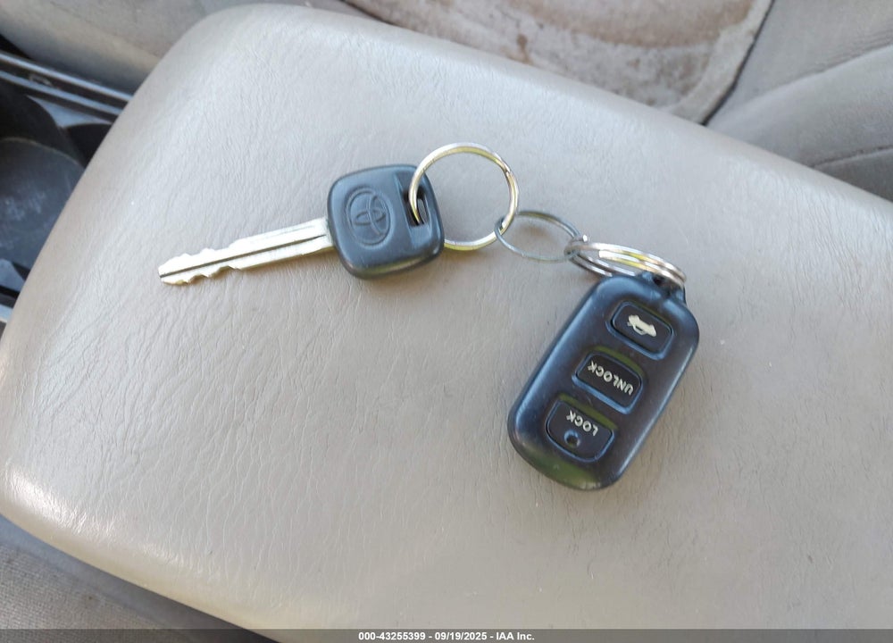 2005 TOYOTA CAMRY LE VIN: 4T1BE32K55U587611