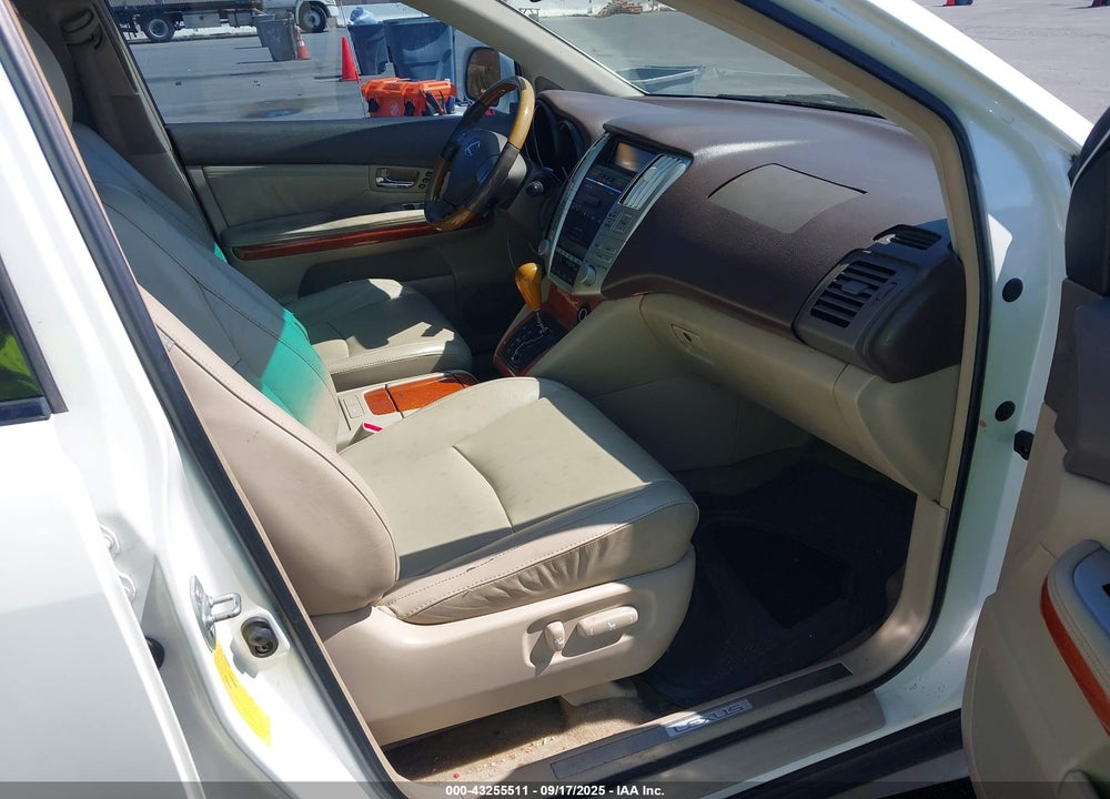2005 LEXUS RX 330 VIN: JTJGA31U450046269