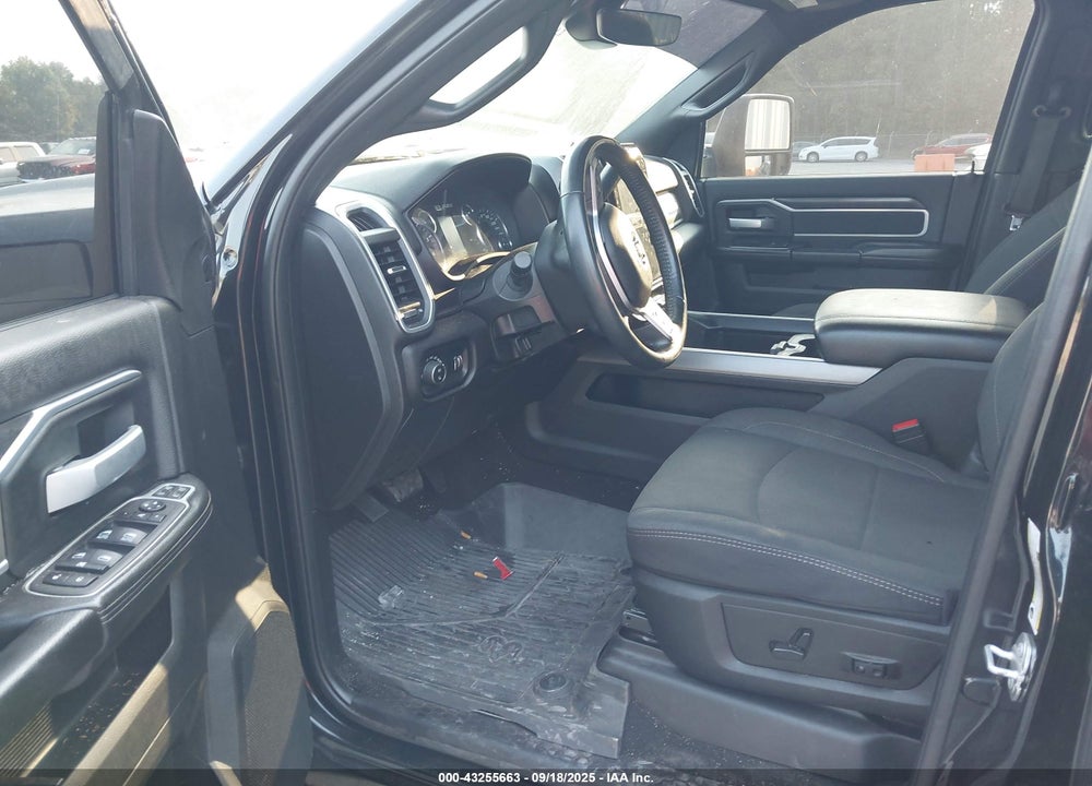 2024 RAM 3500 BIG HORN  4X4 8' BOX VIN: 3C63RRHL2RG184265