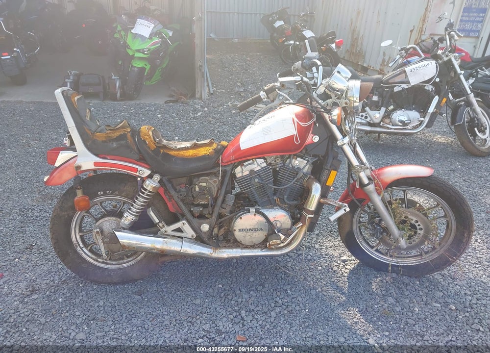 1985 HONDA VT700 C VIN: JH2RC190XFM101403