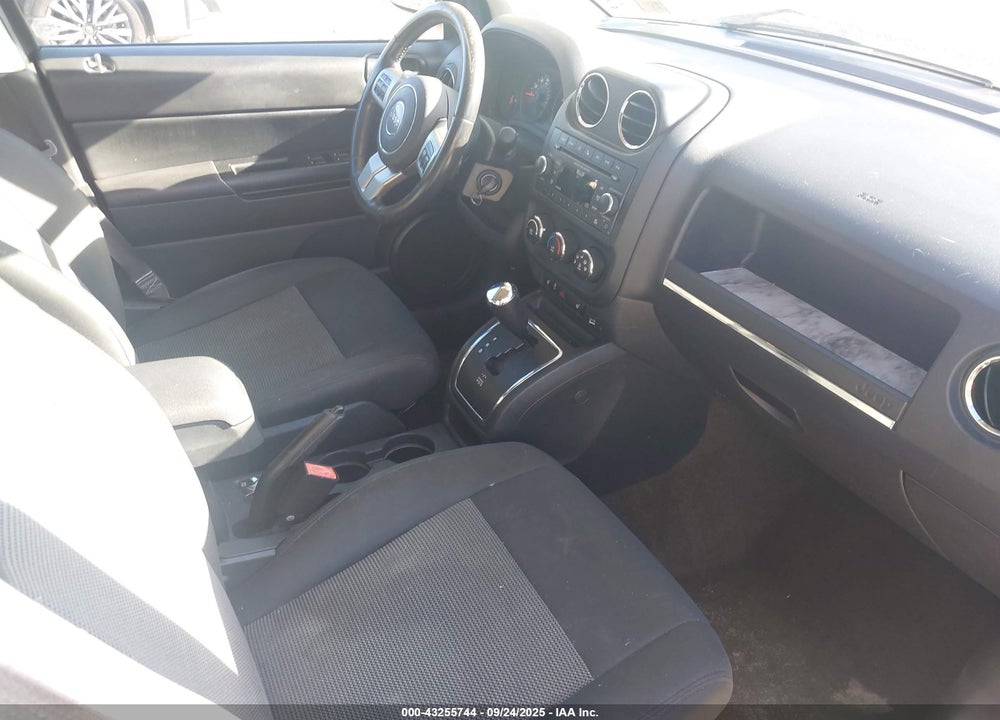 2013 JEEP COMPASS VIN: 1C4NJDEB8DD207450