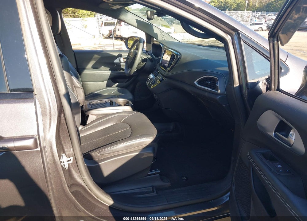 2022 CHRYSLER PACIFICA TOURING L VIN: 2C4RC1BG9NR122576