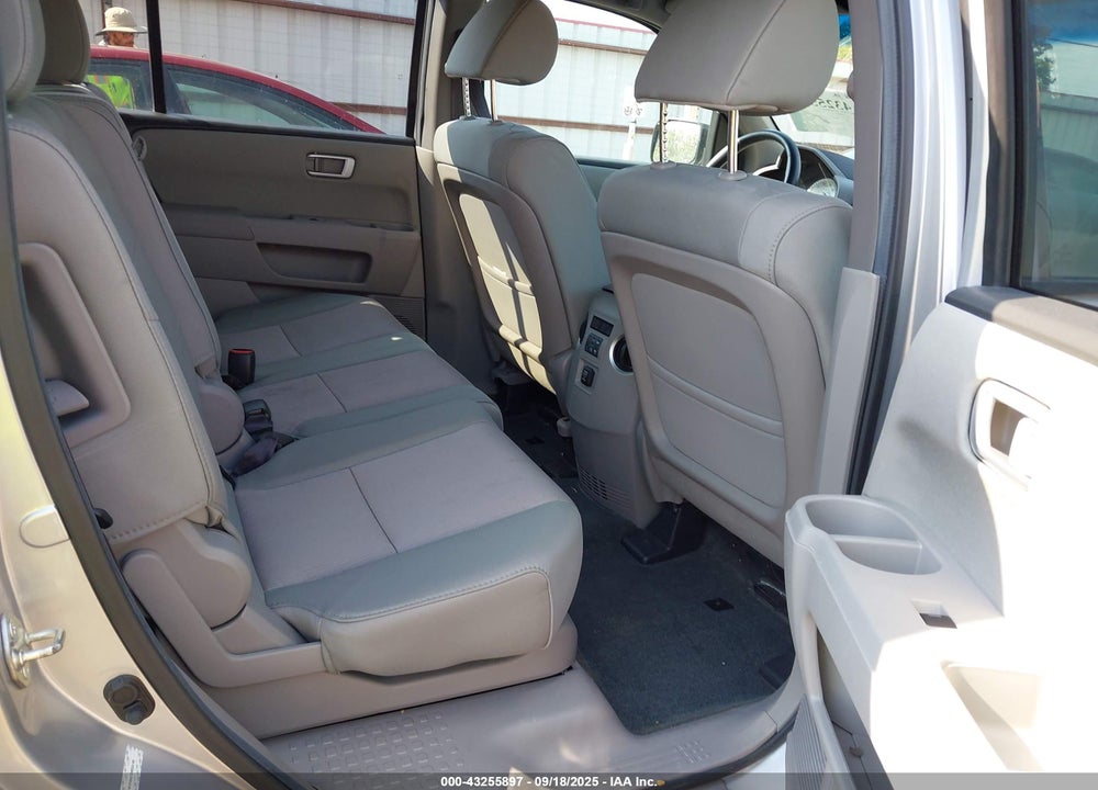 2013 HONDA PILOT EX VIN: 5FNYF4H47DB055746