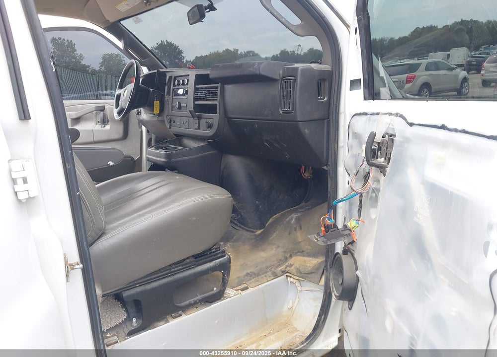 2021 CHEVROLET EXPRESS CARGO RWD 2500 REGULAR WHEELBASE WT VIN: 1GCWGAFPXM1149144