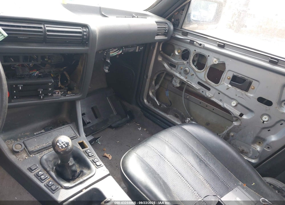 1988 BMW 325 VIN: WBAAE5404J8813659