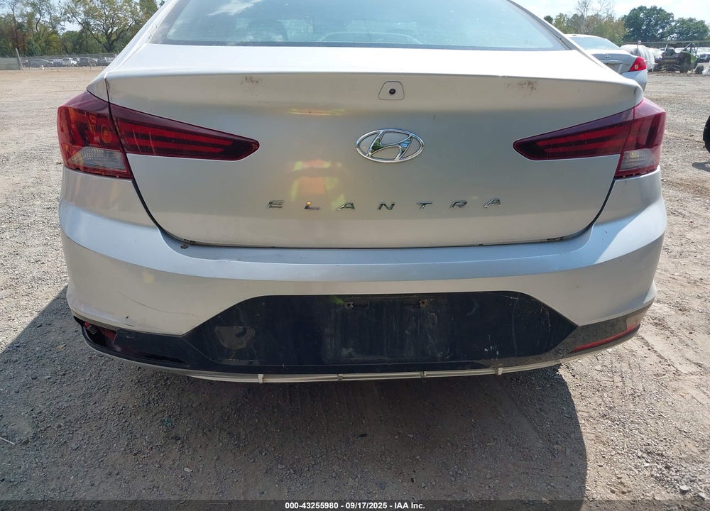 2019 HYUNDAI ELANTRA VIN: 5NPD84LF0KH422342