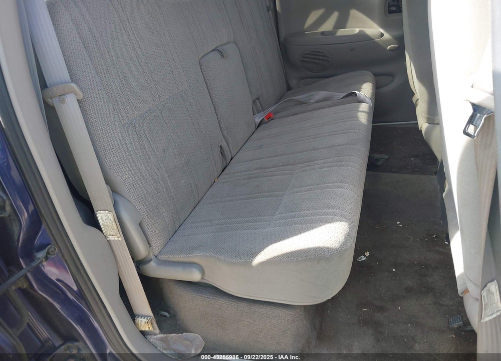 2000 TOYOTA TUNDRA SR5 V8 VIN: 5TBRT3414YS003441