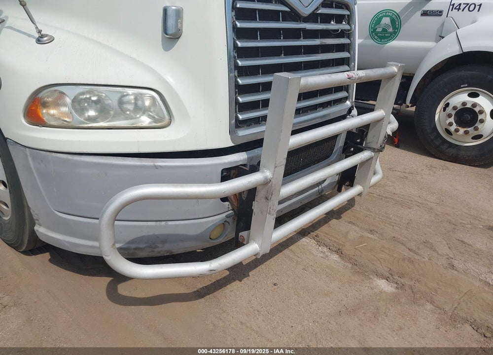 2011 MACK 600 CXU600 VIN: 1M1AW07Y1BM016346
