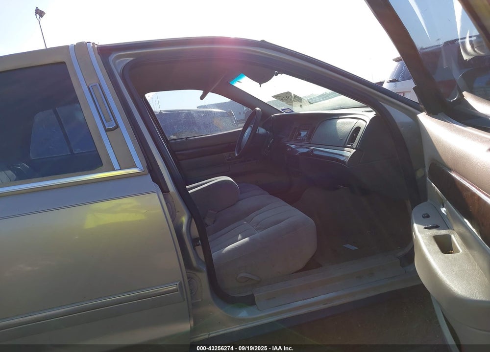 2007 MERCURY GRAND MARQUIS VIN: 2MEFM74V17X619326