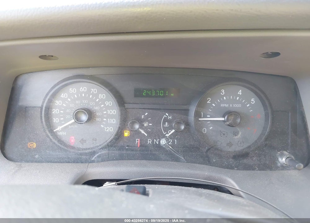 2007 MERCURY GRAND MARQUIS VIN: 2MEFM74V17X619326