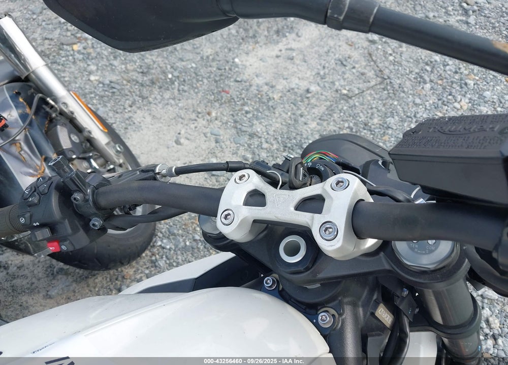 2024 TRIUMPH MOTORCYCLE STREET TRIPLE VIN: SMTA604S0RTBL7292